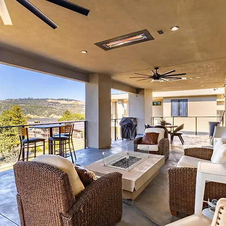 Wine Country Villa Hot Tub & Pet Friendly